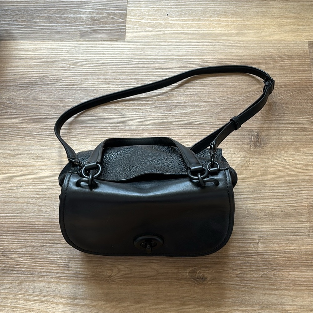 Coach Elegant Black Leather Shoulder Bag - Picture 2 of 16